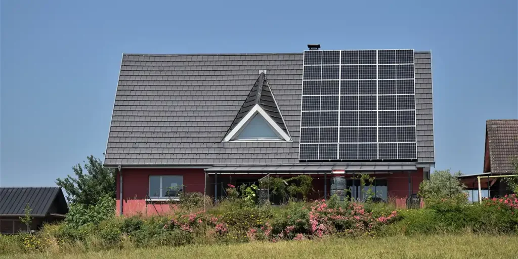  Image shows 2500 square foot house with solar panels on the roof
