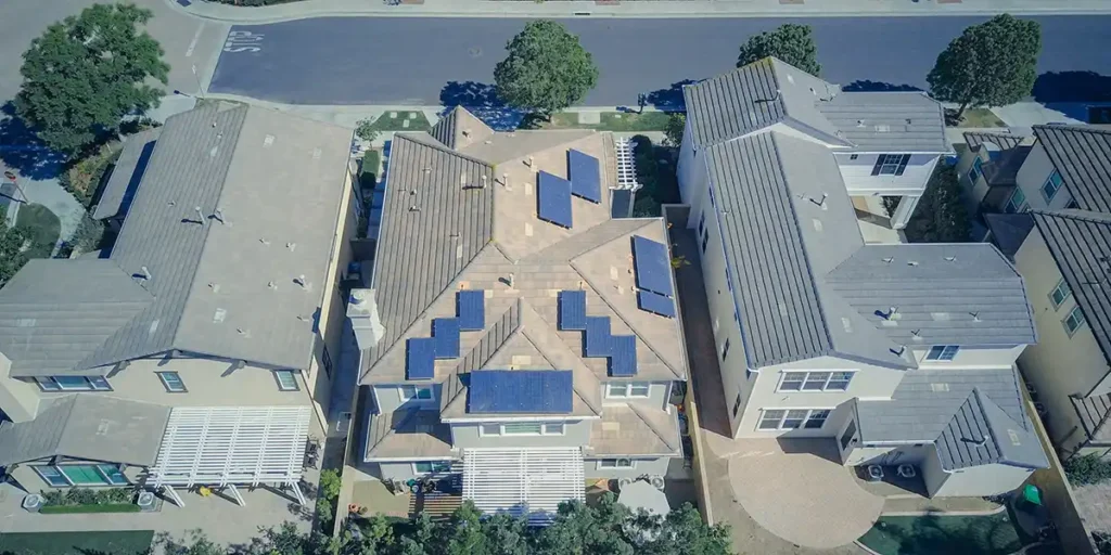 Image shows a 3000 sq house with solar panels
